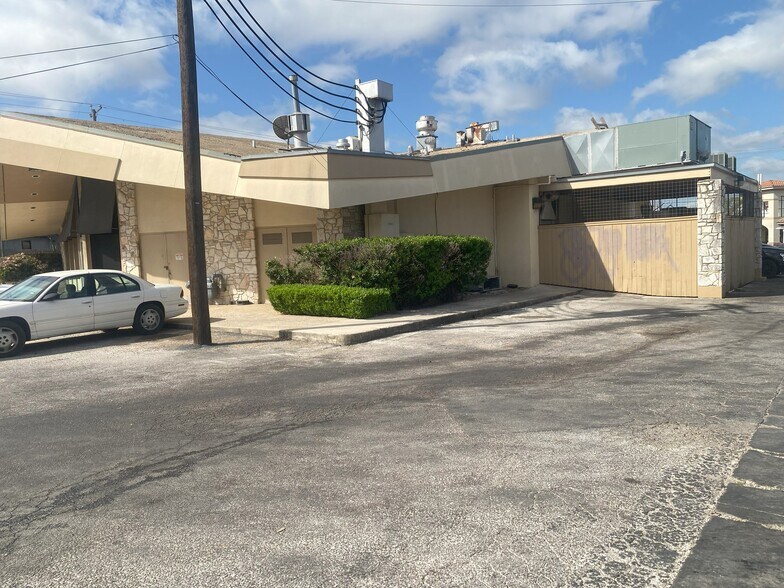 More Photos Of 3400 San Pedro, San Antonio Freestanding For Lease
