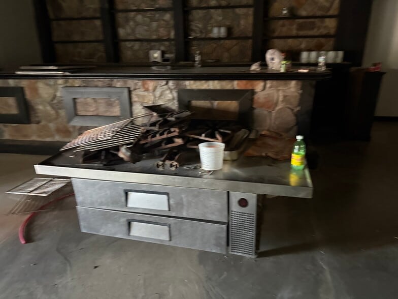 More Photos Of 1640 N Glenstone Ave, Springfield General Retail For Lease