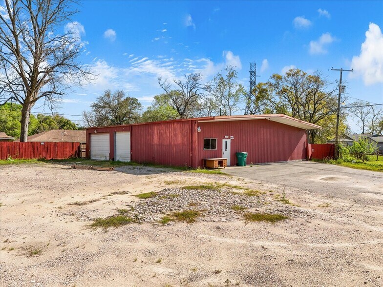 Primary Photo Of 1317 Cedar Dr, La Marque Warehouse For Lease