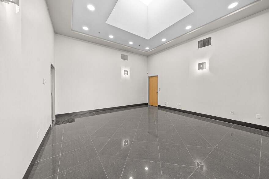 More Photos Of 5601 Palmer Way, Carlsbad Research And Development For Lease