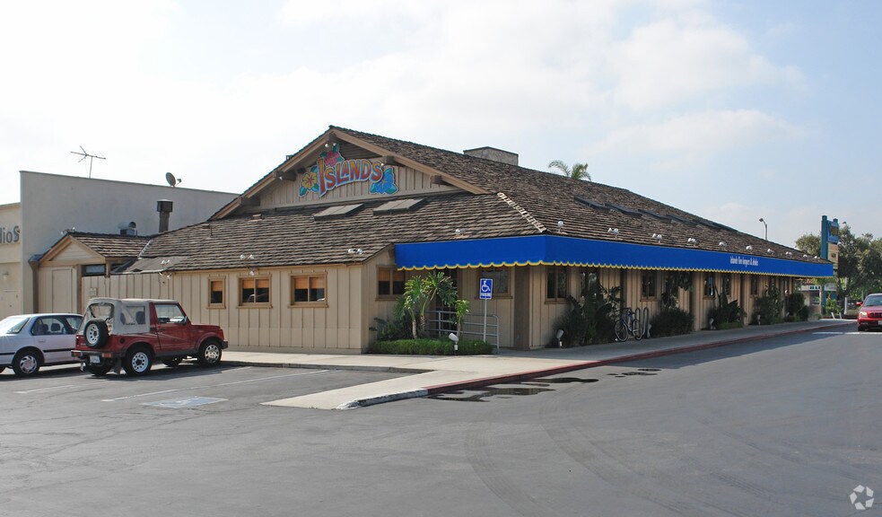 More Photos Of 3535-3555 E Foothill Blvd, Pasadena Freestanding For Lease