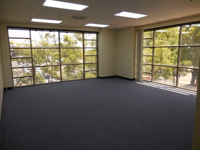 More Photos Of 19801 Hamilton Ave, Torrance Warehouse For Lease