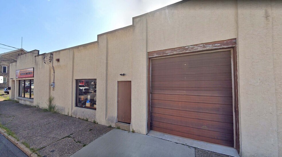 More Photos Of 209 Walnut St, Lansdale Showroom For Sale