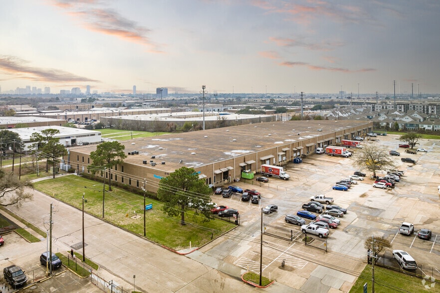 More Photos Of 1401 Greengrass Dr, Houston Warehouse For Lease