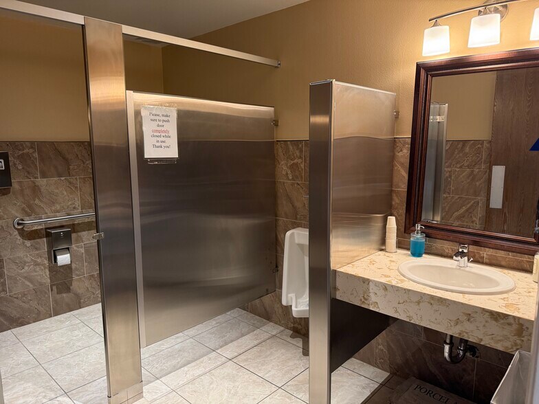 More Photos Of 151 Kalmus Dr, Costa Mesa Light Manufacturing For Sale