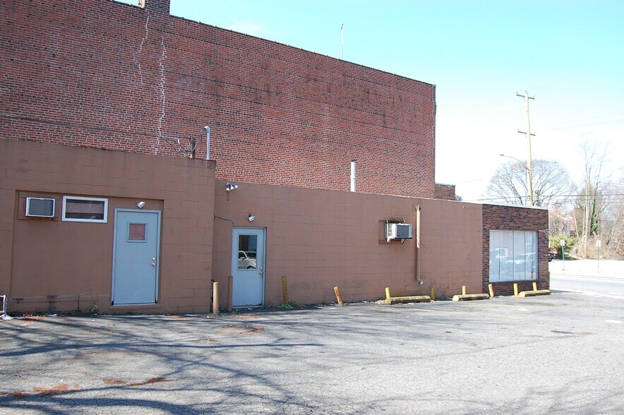 More Photos Of 300-302 Macdade Blvd, Darby Storefront For Sale