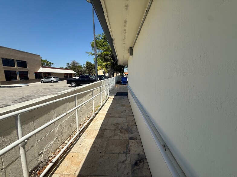 More Photos Of 9611 SW 40th St, Miami Medical For Sale