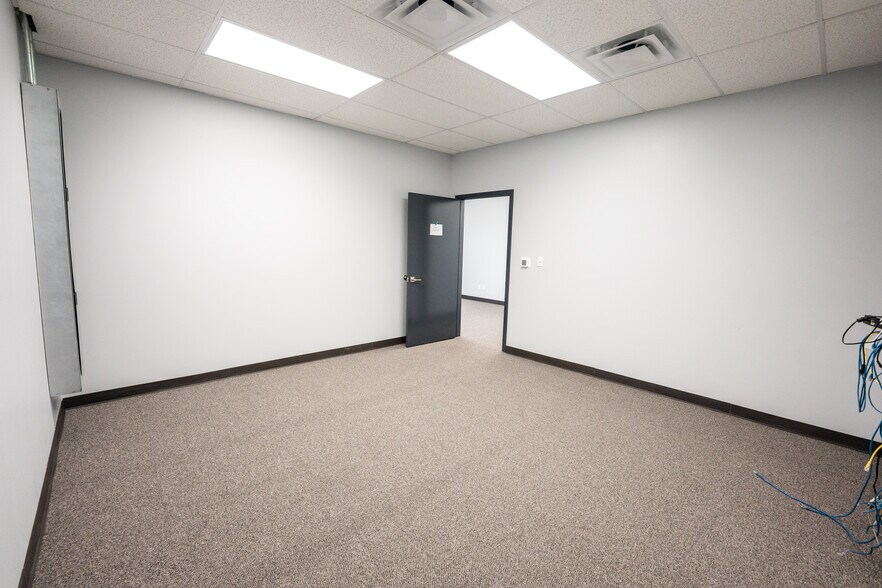 More Photos Of 1120 Toro Grande, Cedar Park Light Distribution For Sale