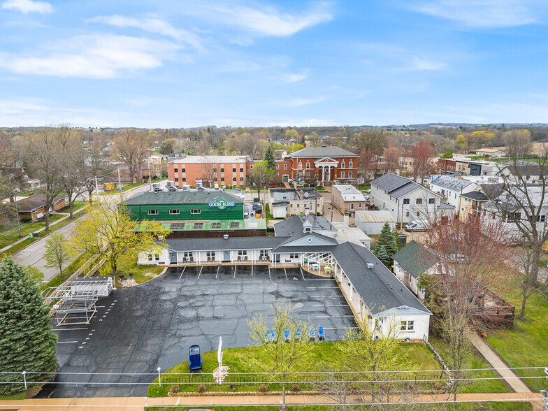 More Photos Of 488 South St, Green Lake Hotel For Sale