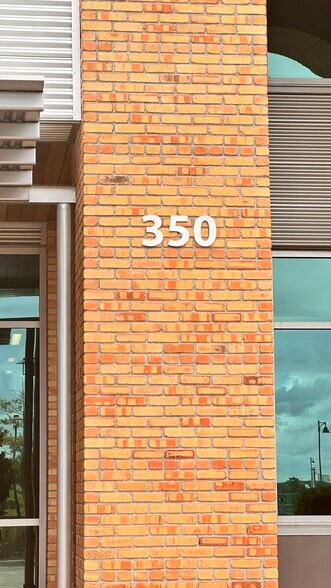 More Photos Of 350 W Cedar St, Pensacola Office Residential For Lease