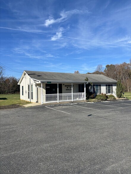 More Photos Of 2527 Main St, Hurt Flex For Sale