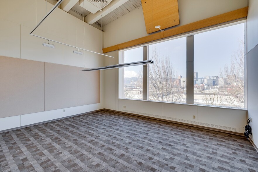 More Photos Of 1006 SE Grand Ave, Portland Loft Creative Space For Sale