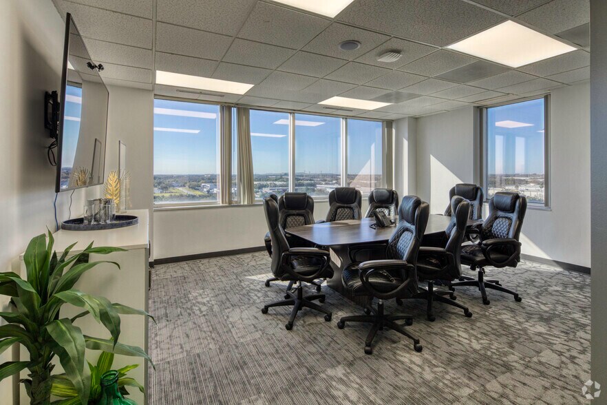 More Photos Of 410 S Ware Blvd, Tampa Loft Creative Space For Lease