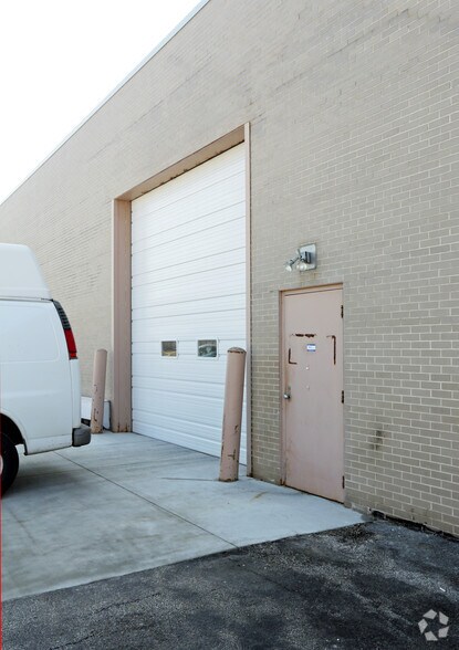 More Photos Of 832 Industrial Dr, Elmhurst Manufacturing For Lease