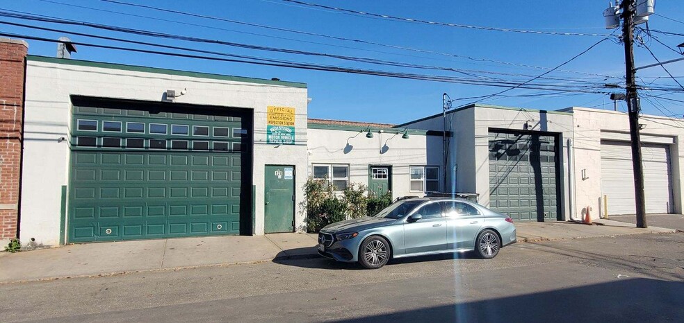 Primary Photo Of 120 S 2nd St, New Hyde Park Auto Repair For Sale