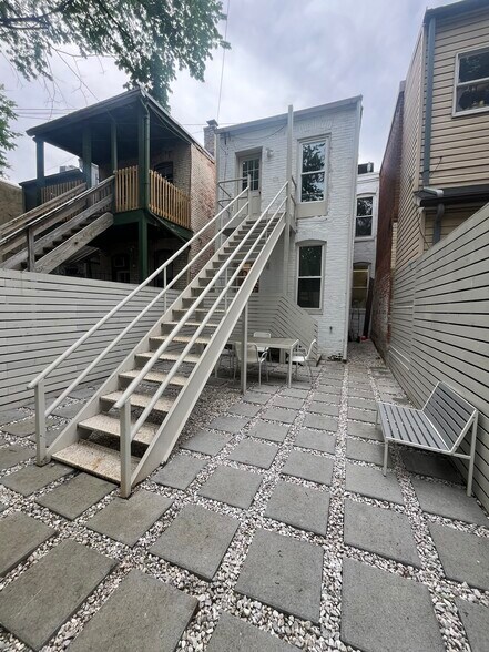 More Photos Of 709 D St SE, Washington Storefront For Lease