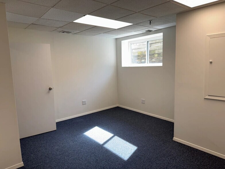 More Photos Of 28 N Country Rd, Mount Sinai Medical For Lease