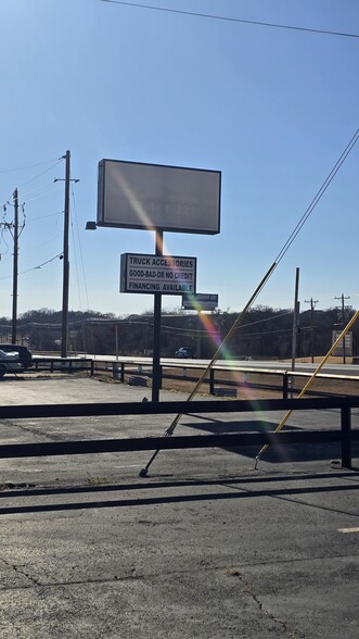 More Photos Of 2817 SW Wilshire Blvd, Burleson Auto Repair For Lease