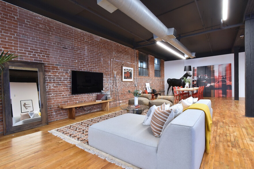 More Photos Of 500-530 Molino St, Los Angeles Office For Sale