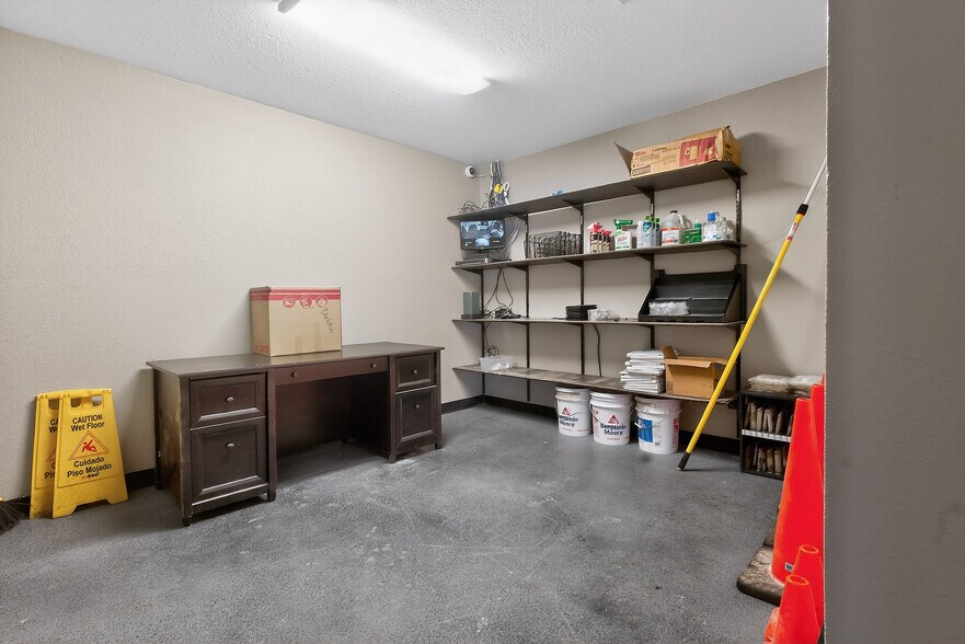 More Photos Of 2795 SW Wilshire Blvd, Burleson Flex For Lease