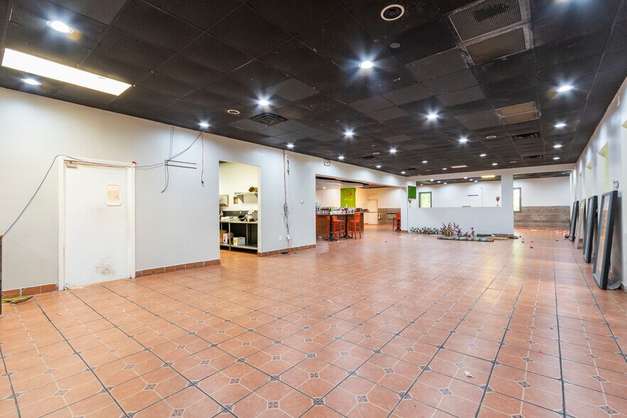 More Photos Of 1704-1710 W Main St, Central Restaurant For Lease