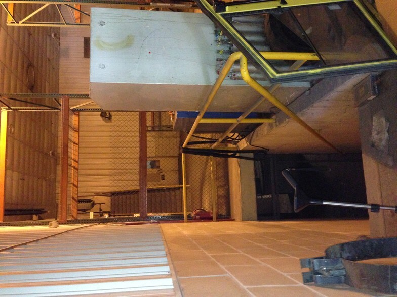 More Photos Of 157 Columbia St, Lee Warehouse For Sale