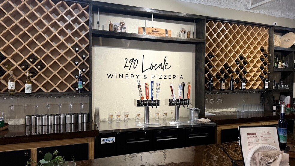 More Photos Of 103 N Nugent Ave, Johnson City Freestanding For Lease