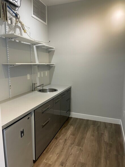 More Photos Of 2332 Cotner Ave, Los Angeles Loft Creative Space For Lease