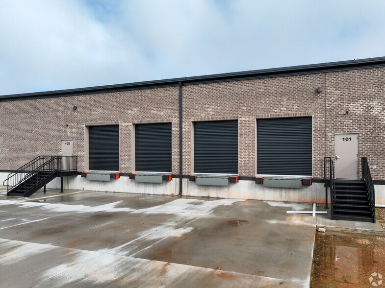 More Photos Of 8229 Tyner Rd, Colfax Flex For Lease