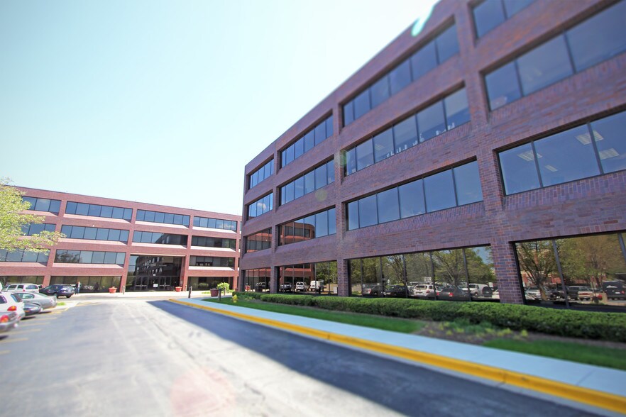 More Photos Of 700 E Butterfield Rd, Lombard Business Park For Lease