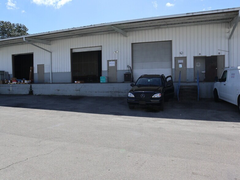 More Photos Of 572-2 Appleyard Dr, Tallahassee Warehouse For Lease