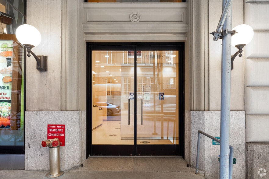 More Photos Of 35 W 45th St, New York Office For Lease