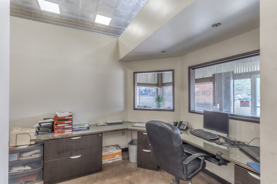 More Photos Of 204 S Broadway, Coweta Office For Sale