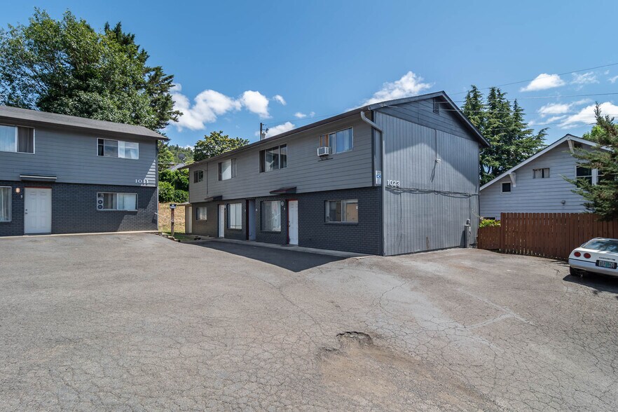 More Photos Of 1023 SE Cobb St, Roseburg Apartments For Sale