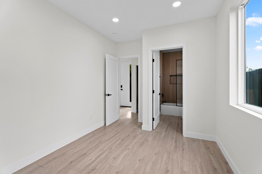 More Photos Of 3346 Lockwood Dr, San Diego Apartments For Sale