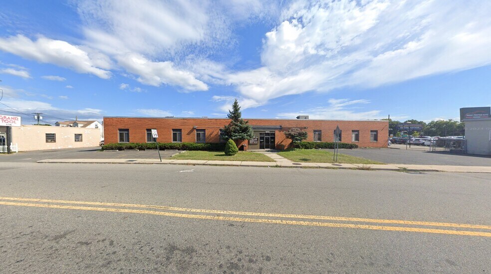 Primary Photo Of 650 Huyler St, South Hackensack Warehouse For Lease