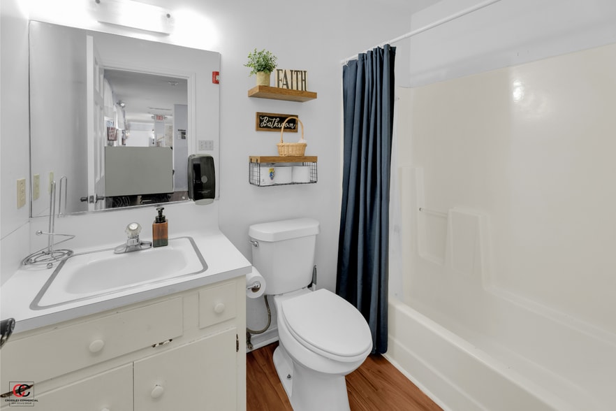 More Photos Of 14 Chisholm Trail Rd, Round Rock Schools For Sale