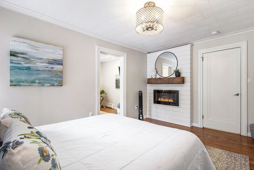 More Photos Of 155 N Main St, Village of Clarkston Hospitality For Sale