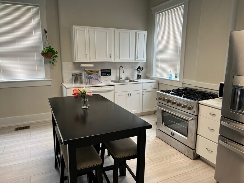 More Photos Of 9718 Dixie Hwy, Louisville Freestanding For Sale