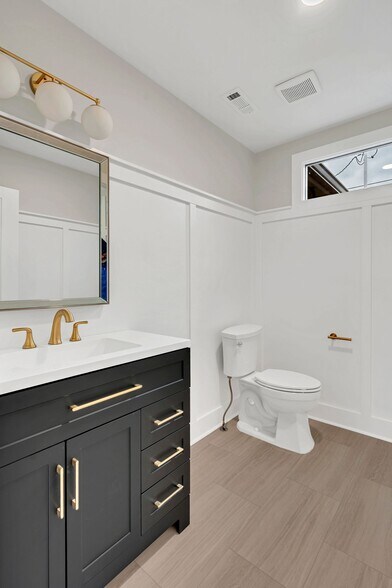More Photos Of 709 Hart Ln, Nashville Office For Sale