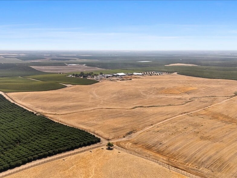 More Photos Of 34338 Nevis Ave, Mc Farland Horse Stables For Sale