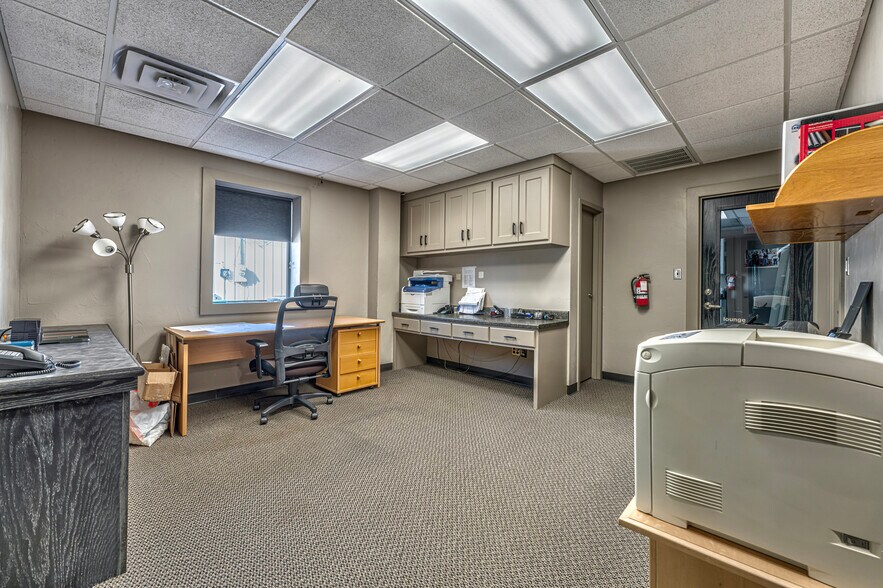 More Photos Of 921 N Lahoma Ave, Norman Light Manufacturing For Sale