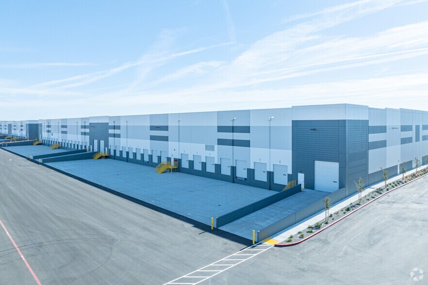 More Photos Of 7425 Lone Tree Rd, Sacramento Distribution For Lease