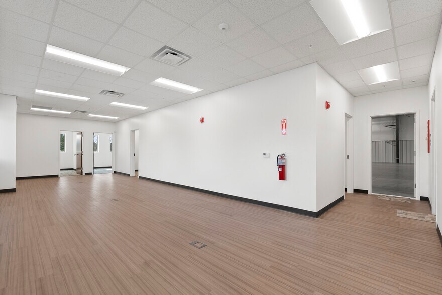 More Photos Of 6620 Stuart Ave, Jacksonville Warehouse For Lease