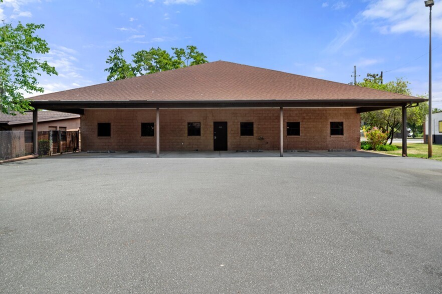 More Photos Of 62 Highway 40 W, Inglis Medical For Sale