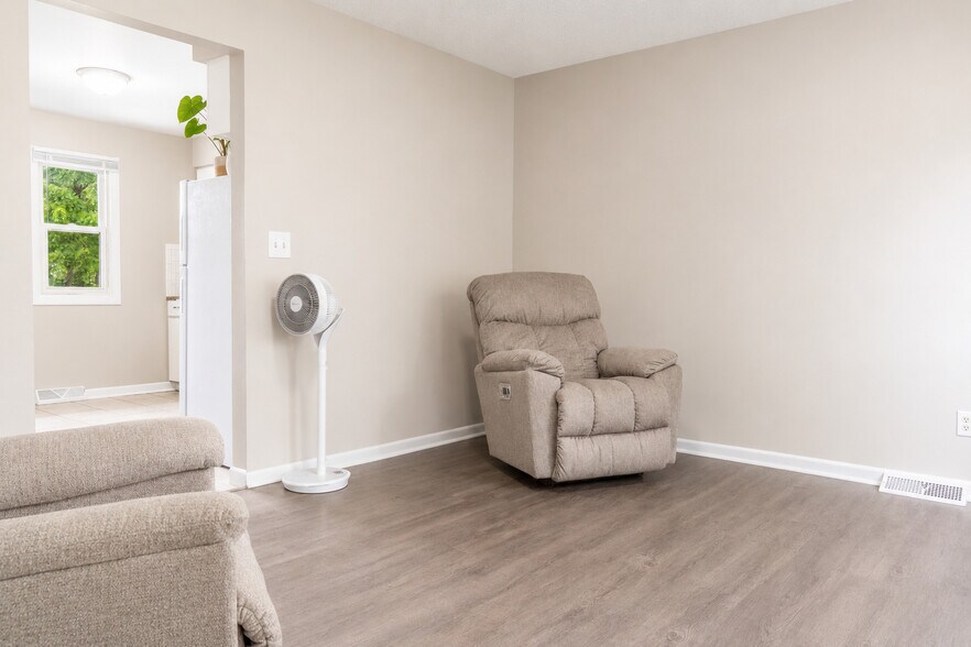 More Photos Of 1030 Te Ann Ct, Lake Odessa Multifamily For Sale