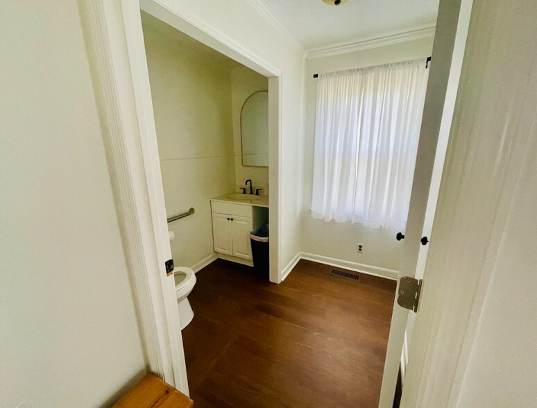 More Photos Of 1703 Grove St, Columbia Medical For Lease