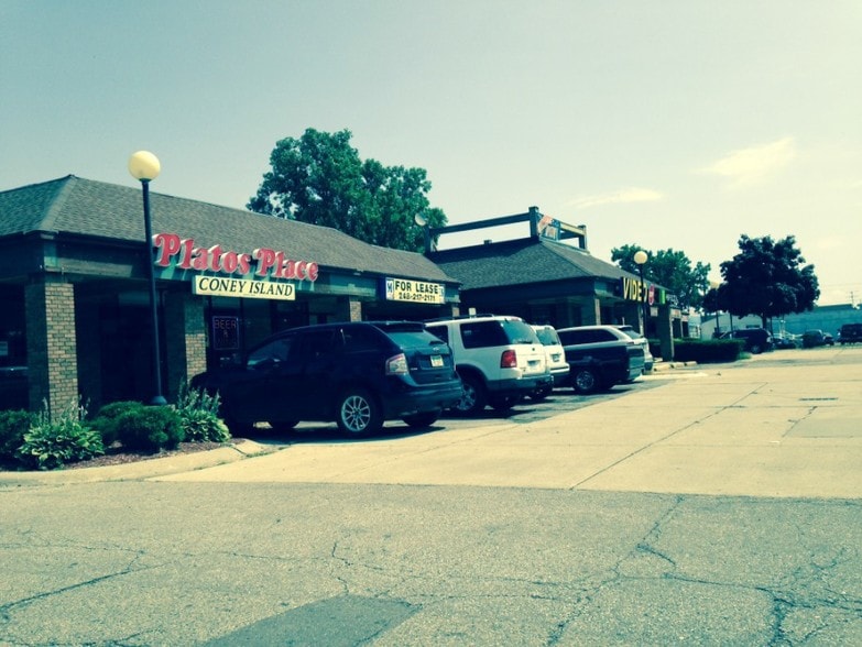 More Photos Of 30094-30120 Ford Rd, Garden City Storefront For Lease