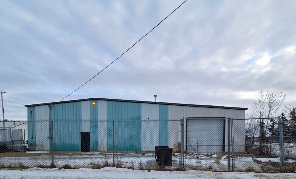 More Photos Of 5018 52 Ave, Tofield Warehouse For Sale