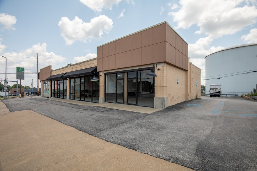 More Photos Of 10004 Gravois Rd, Saint Louis Storefront Retail Office For Sale